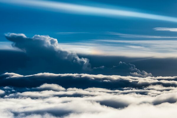 Landschaft am Himmel aus Wolken