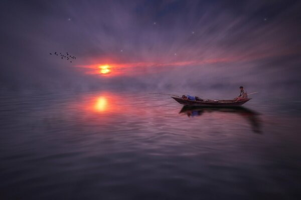 Impresionante vista de un barco flotante con pescadores al atardecer