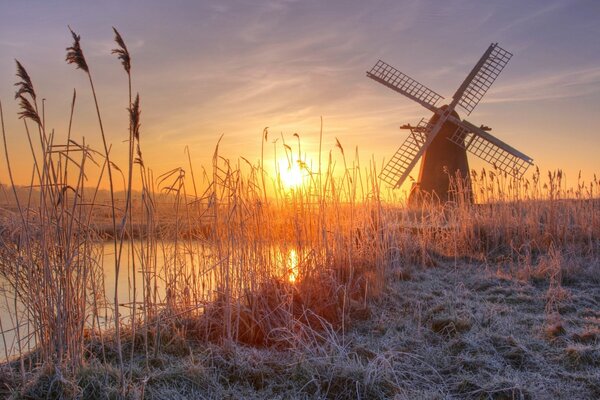 Winter sunrise over the river