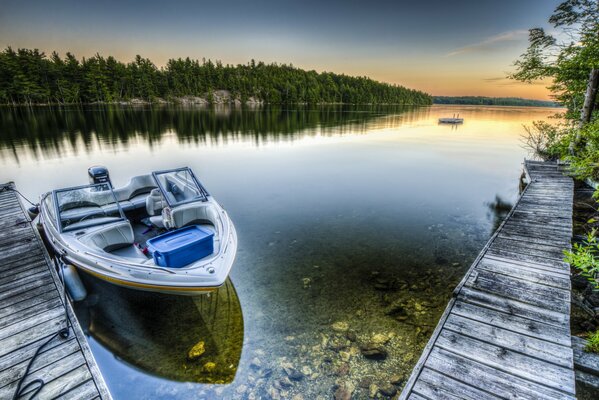 En bateau sur le lac le matin