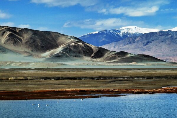 Góry Chmura jezioro niebo Pamir