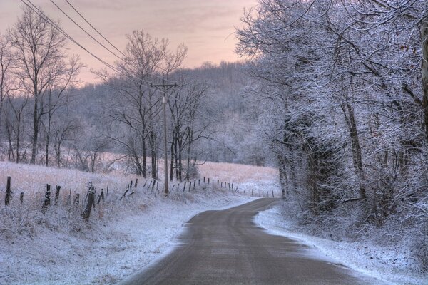 Matin d hiver route nature dans le givre