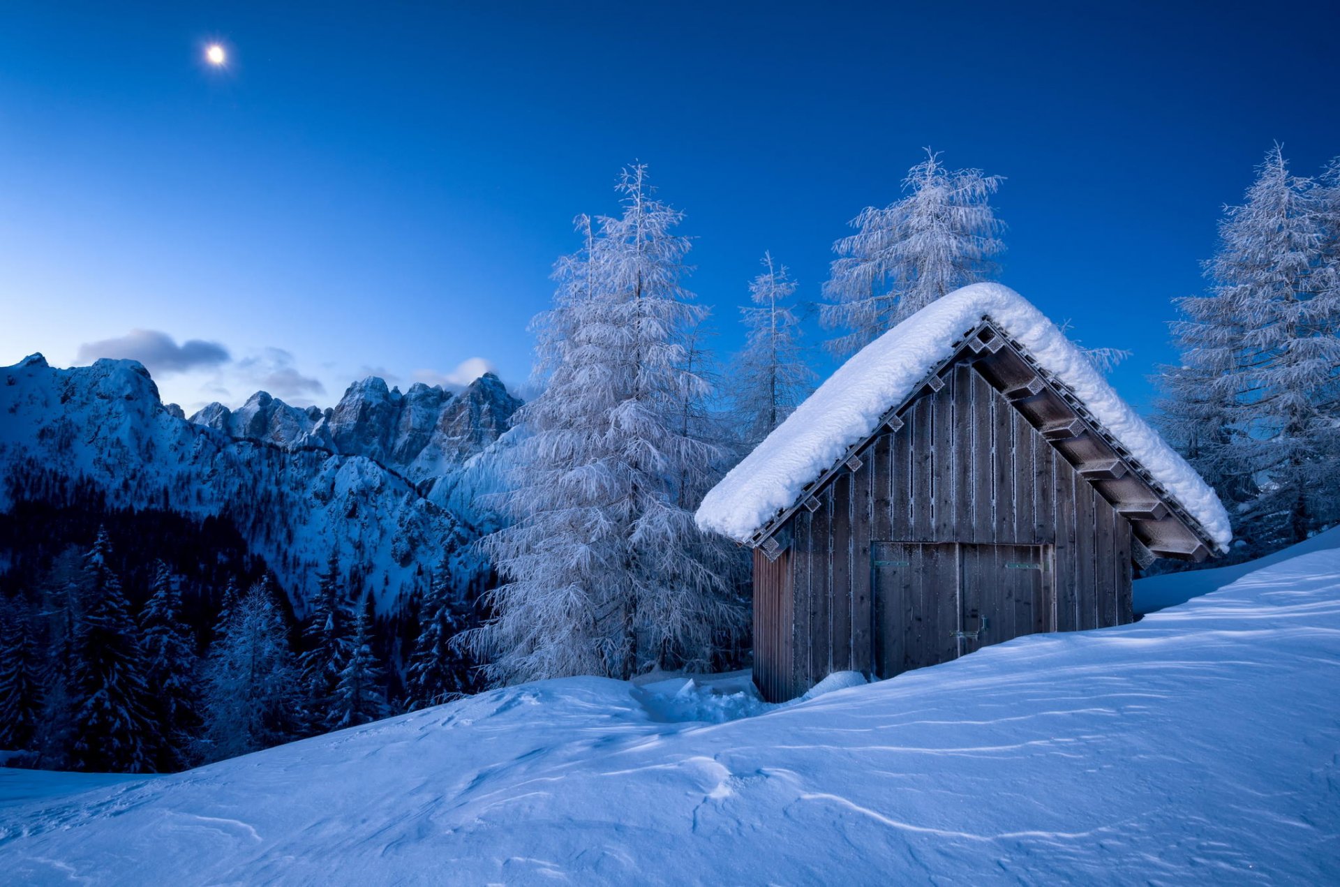 invierno nieve granero heladas montañas