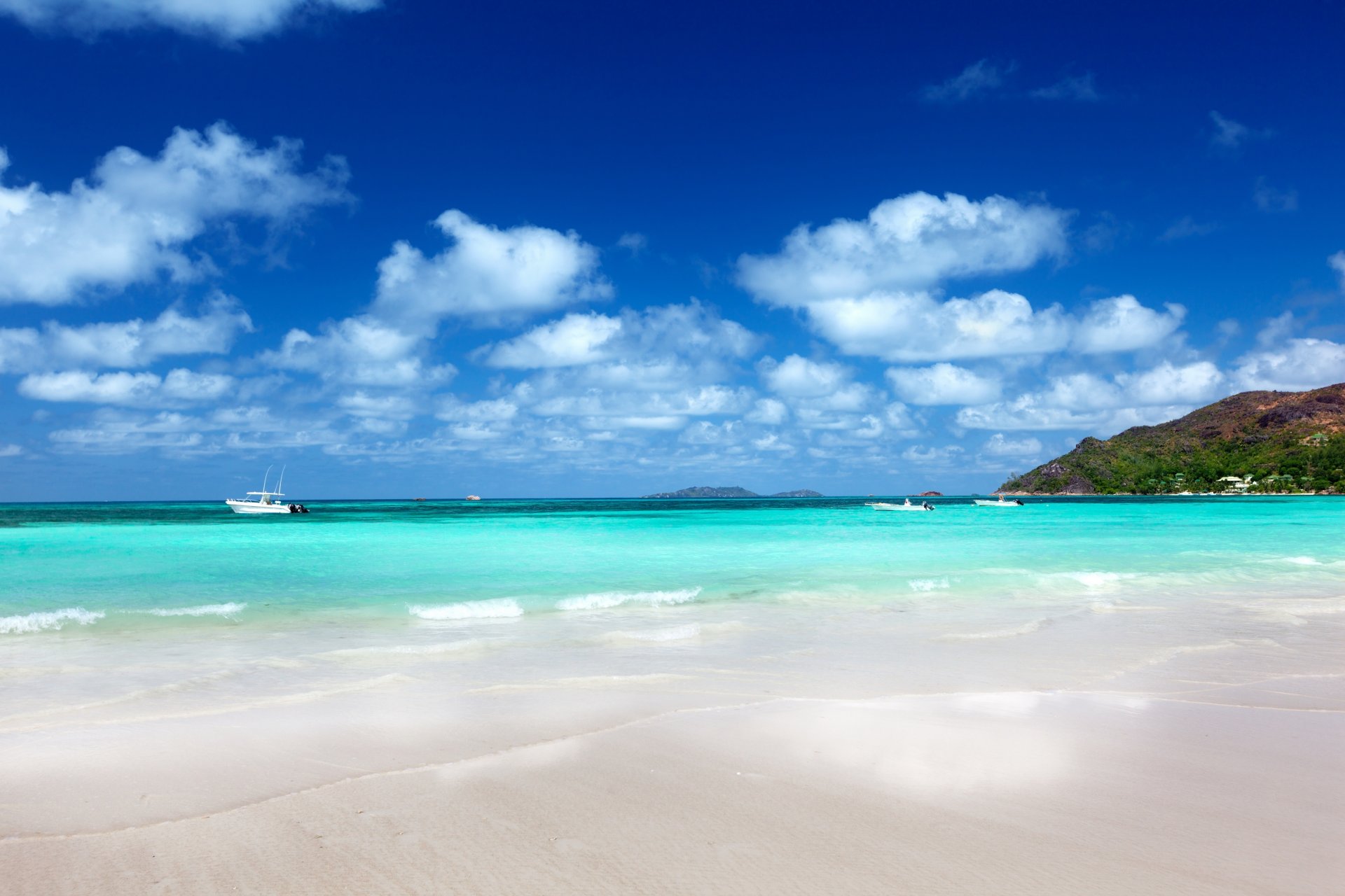 nature paysage ciel nuages sable bateau mer plage