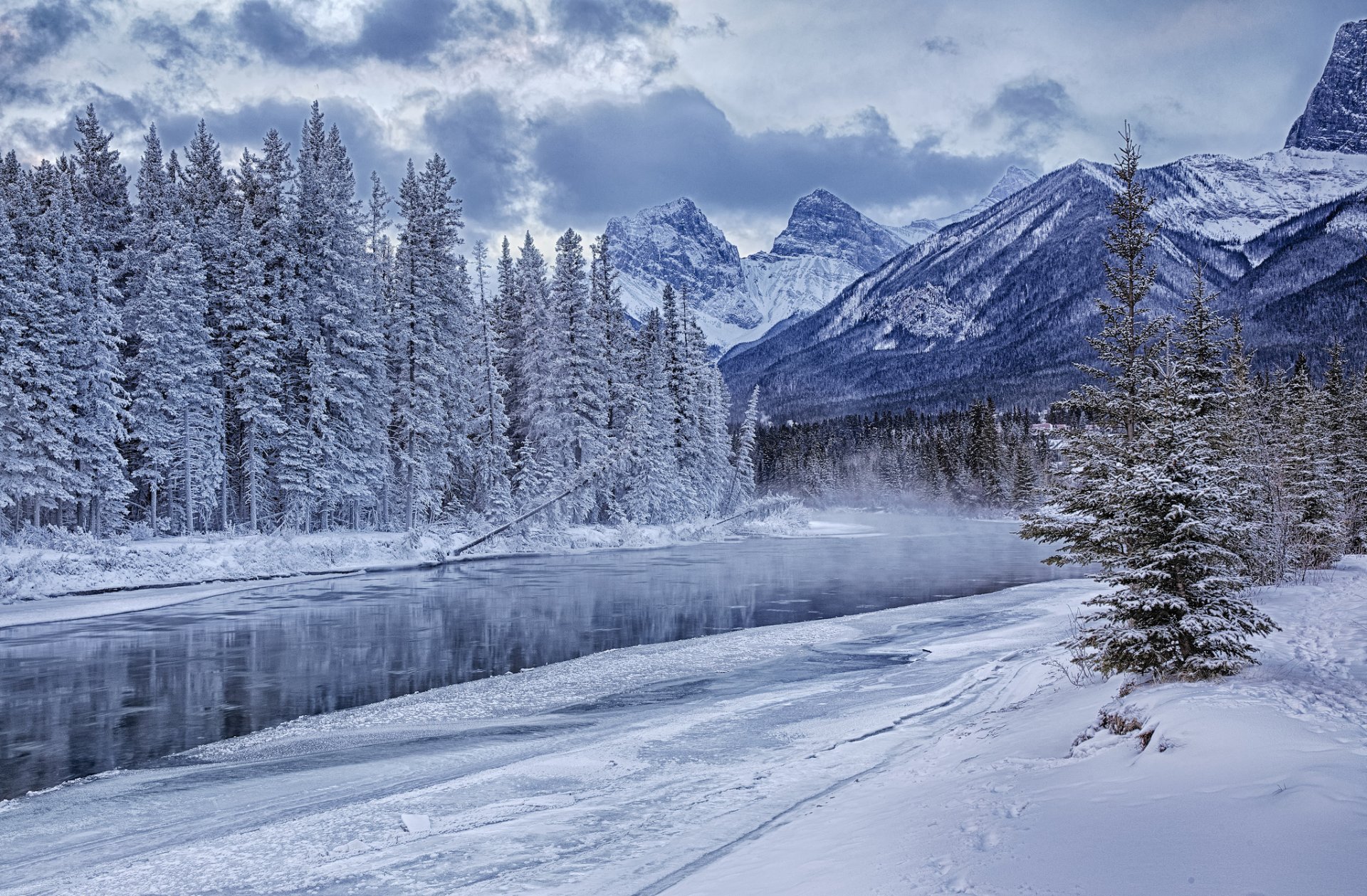 montañas bosque río nieve hielo invierno