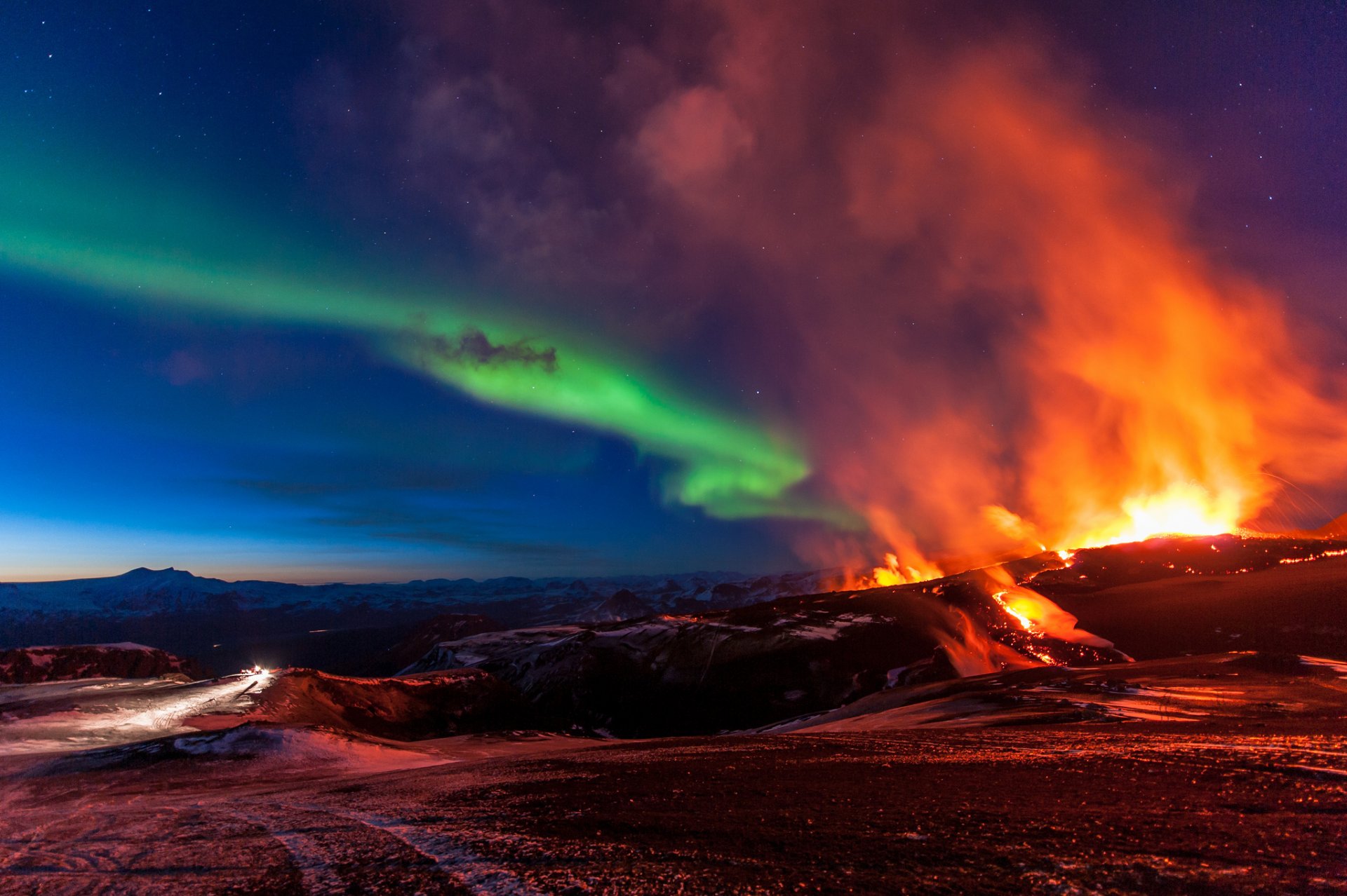 fimmverduhauls islande montagnes éruption volcanique aurores boréales élément