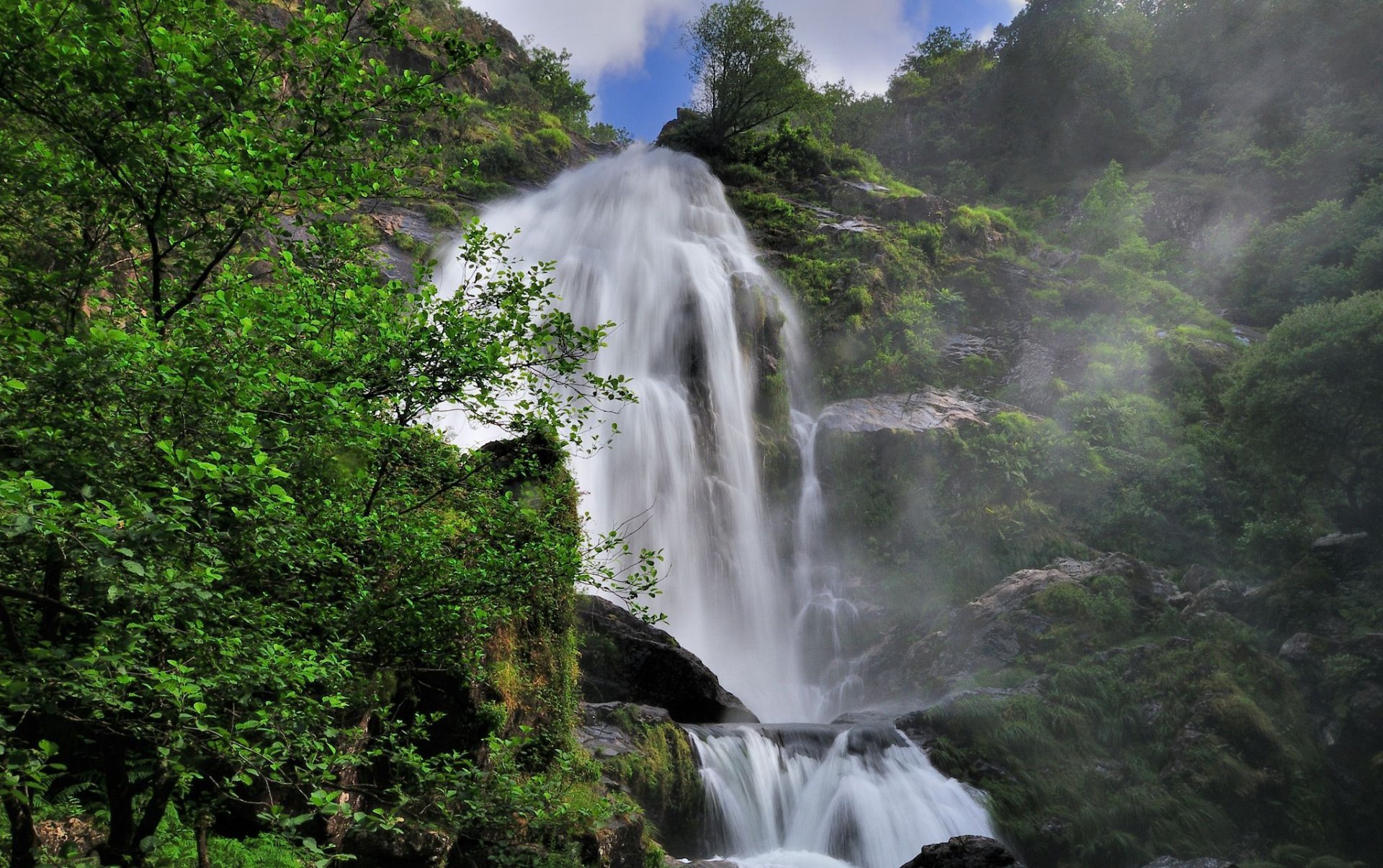 wasserfall felsen bäume strom