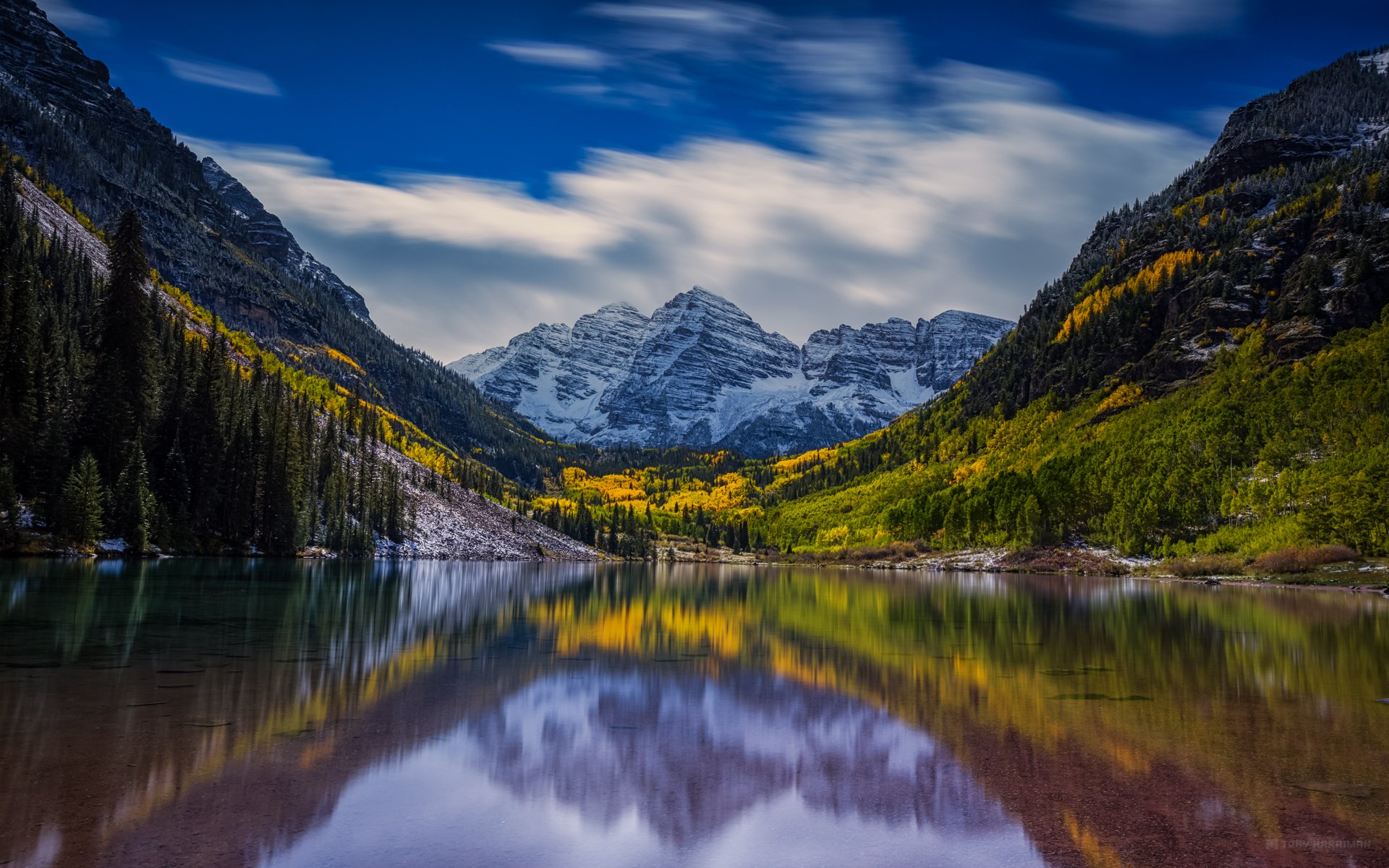 montagnes forêt lac réflexion