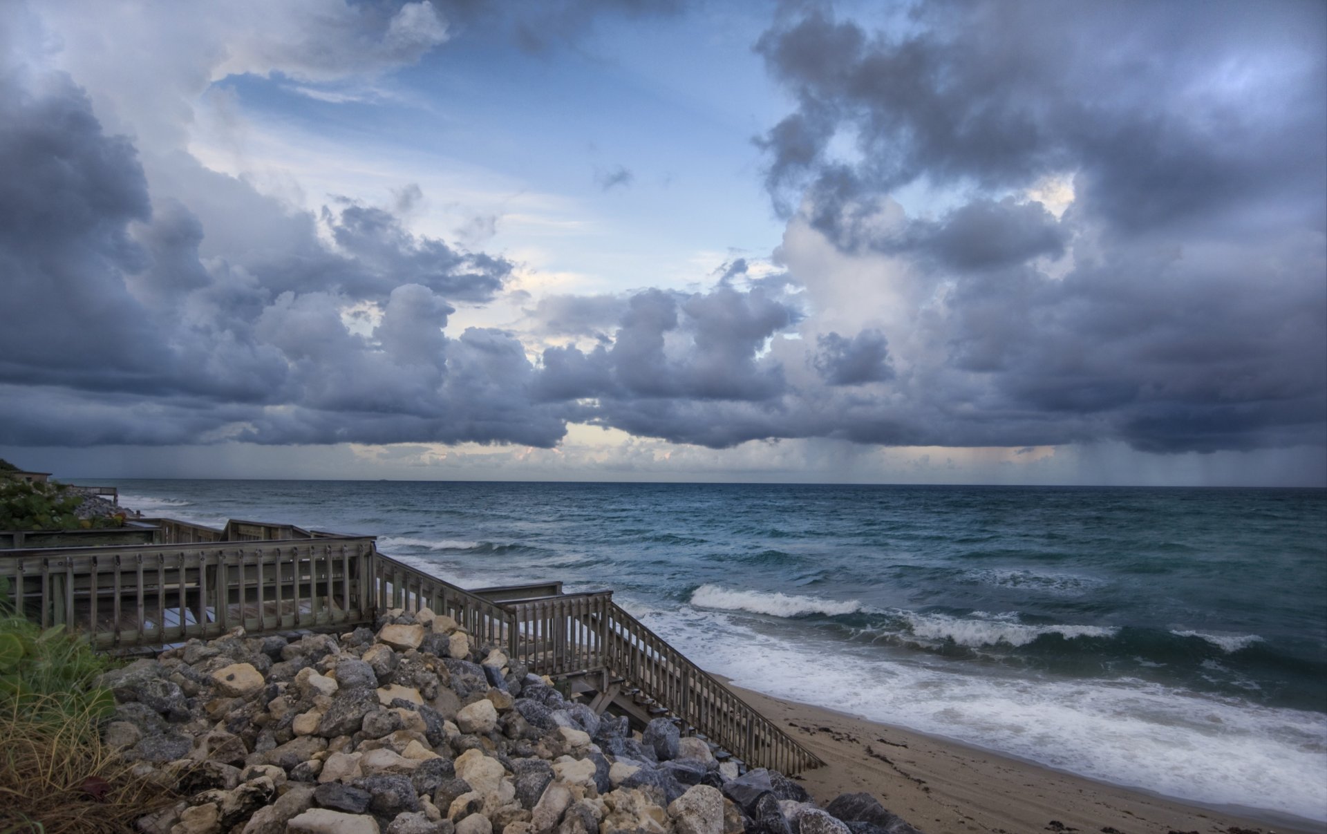 nature paysage pierres cailloux escalier marches plage sable mer eau vague vagues ciel nuages fond d écran écran large plein écran écran large écran large