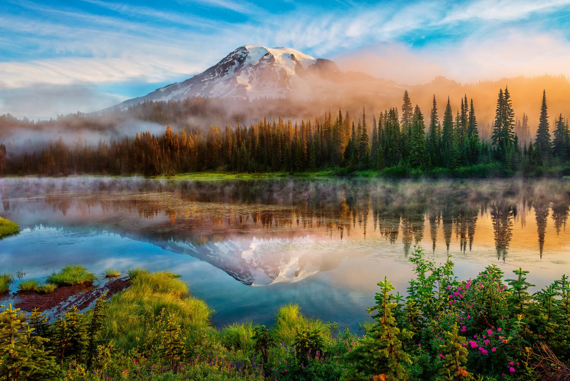 états-unis état de washington montagnes en cascade montagne stratovolcan rainier mount rainier été matin forêt lac brouillard réflexions