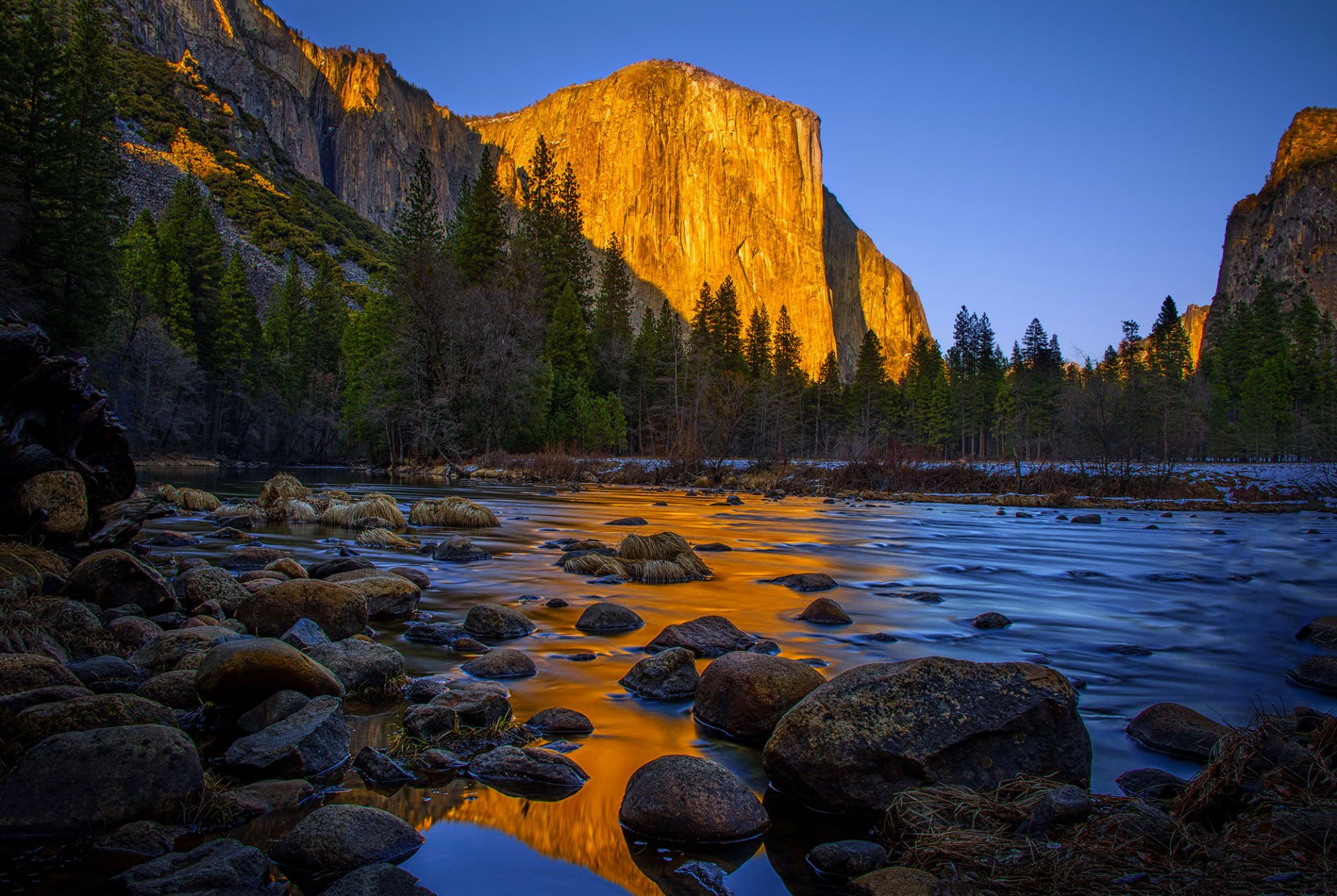 park narodowy yosemite kalifornia sierra nevada yosemite park narodowy rzeka drzewa góra promienie zachodzące słońce