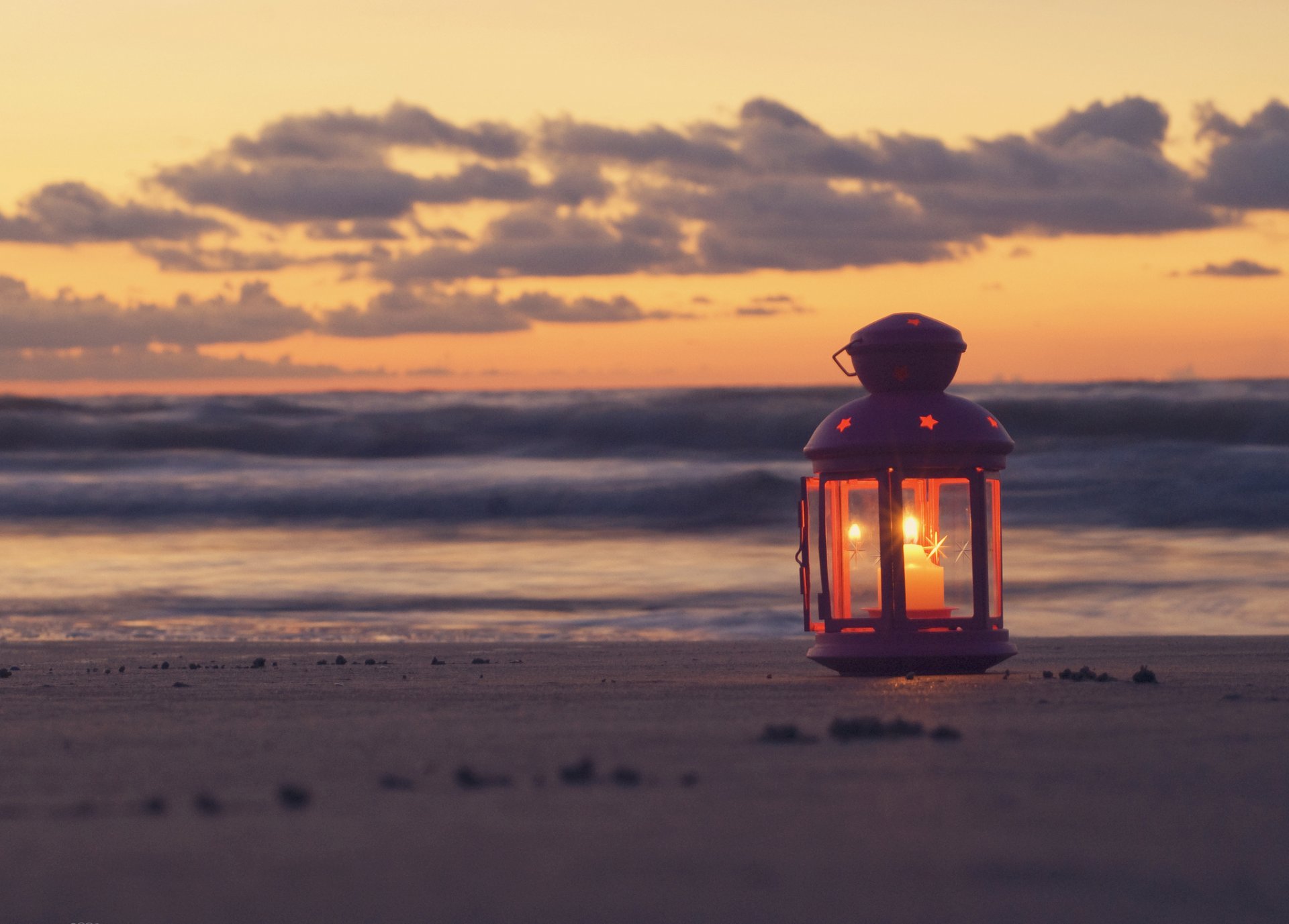 riroda paysage sable plage mer ciel coucher de soleil lanterne bougie nuages nature vue bougies