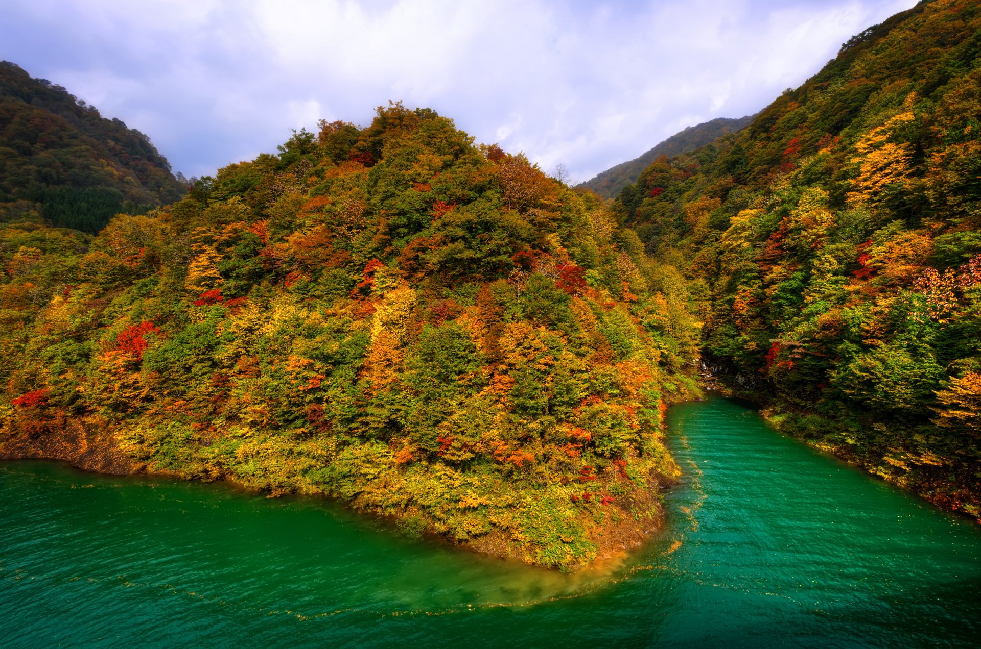 góry las jesień jezioro tazawa japonia