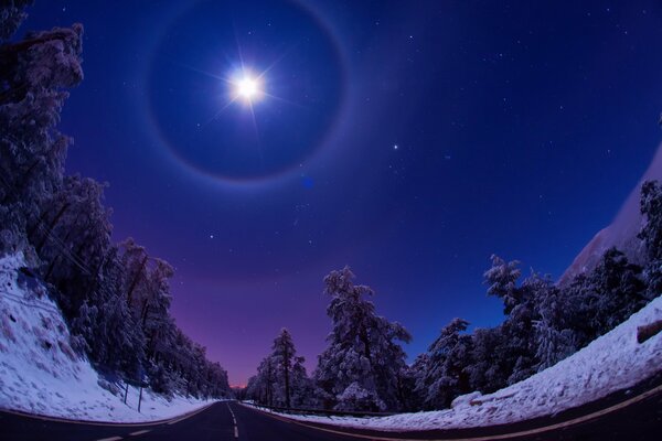 Nuit d hiver sombre brille une étoile