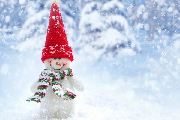 Muñeco de nieve de Navidad en un estado de ánimo festivo