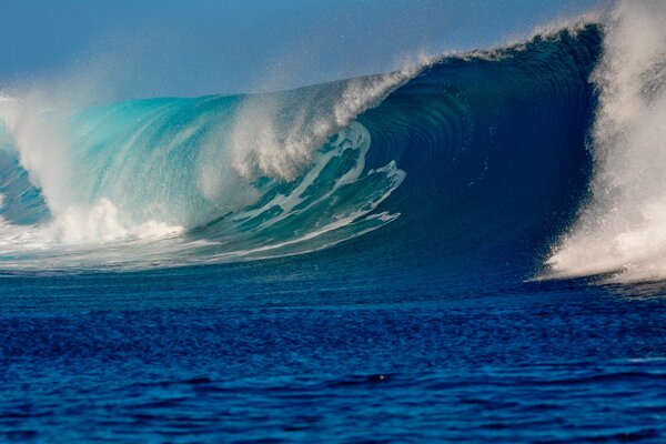 Azure sea and beautiful waves