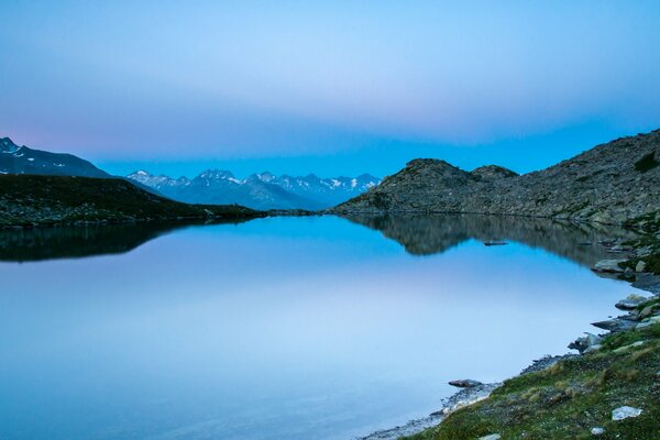 Beau lac Luther au coucher du soleil