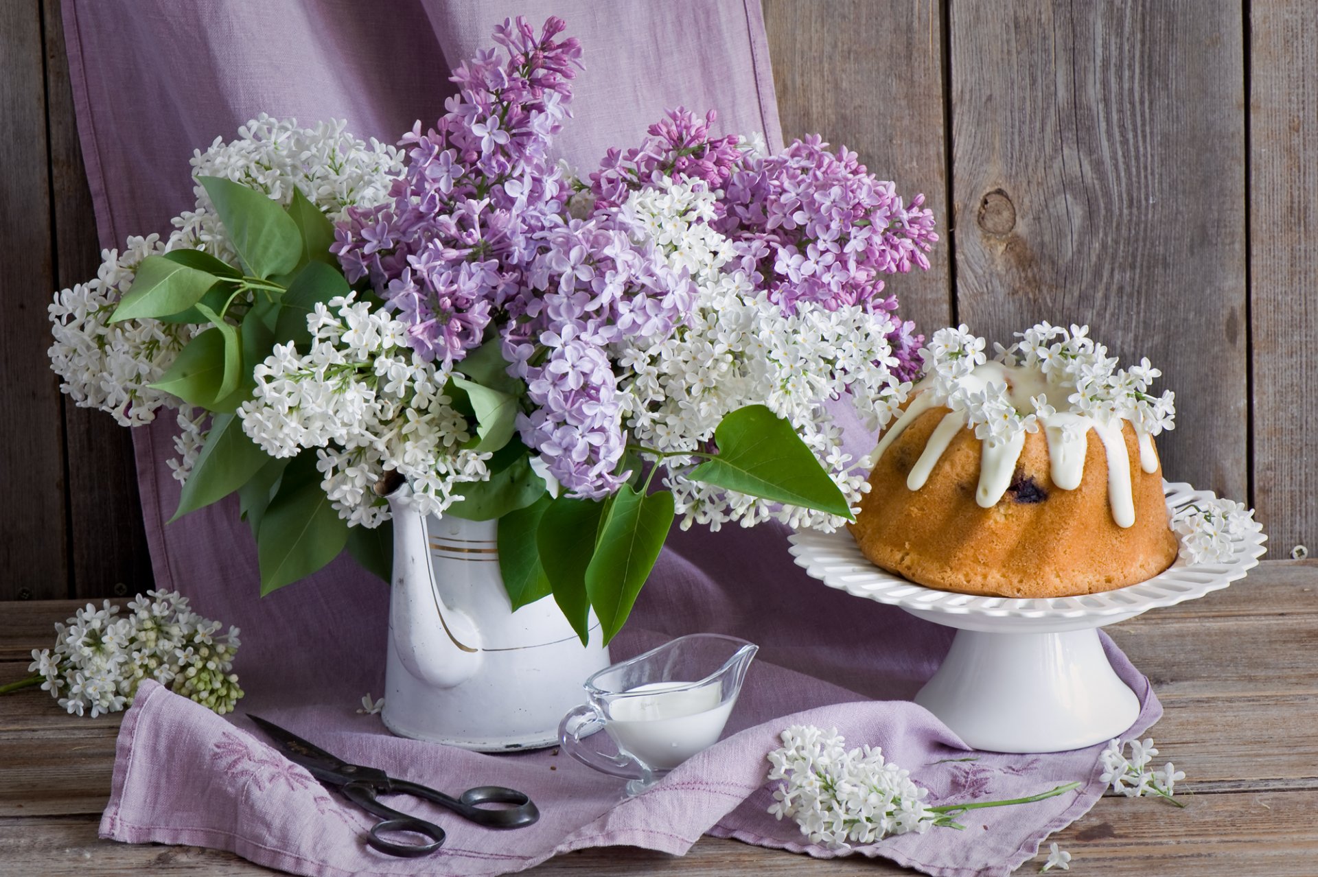 cupcake lilas ciseaux nature morte