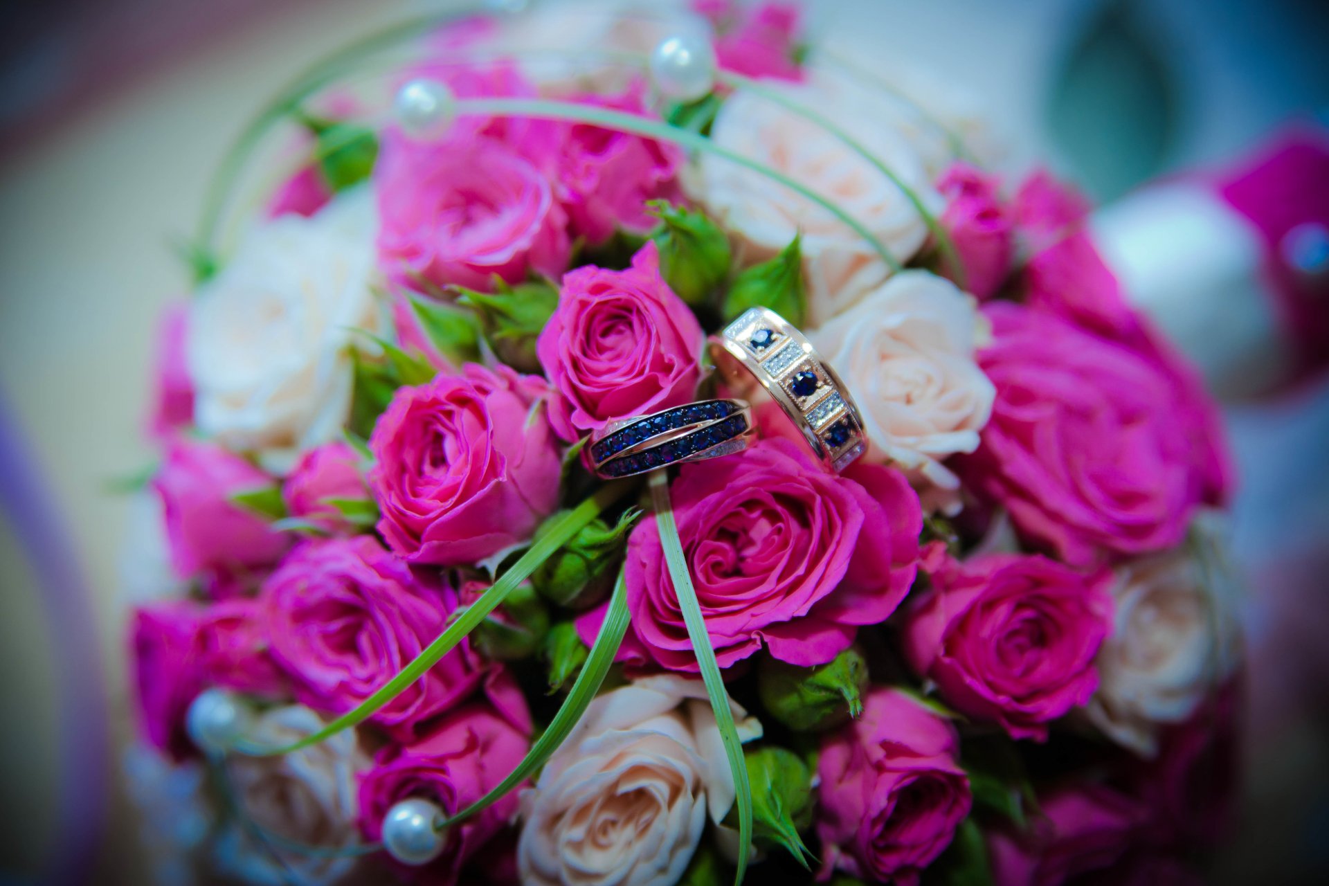 boda ramo anillos rosas