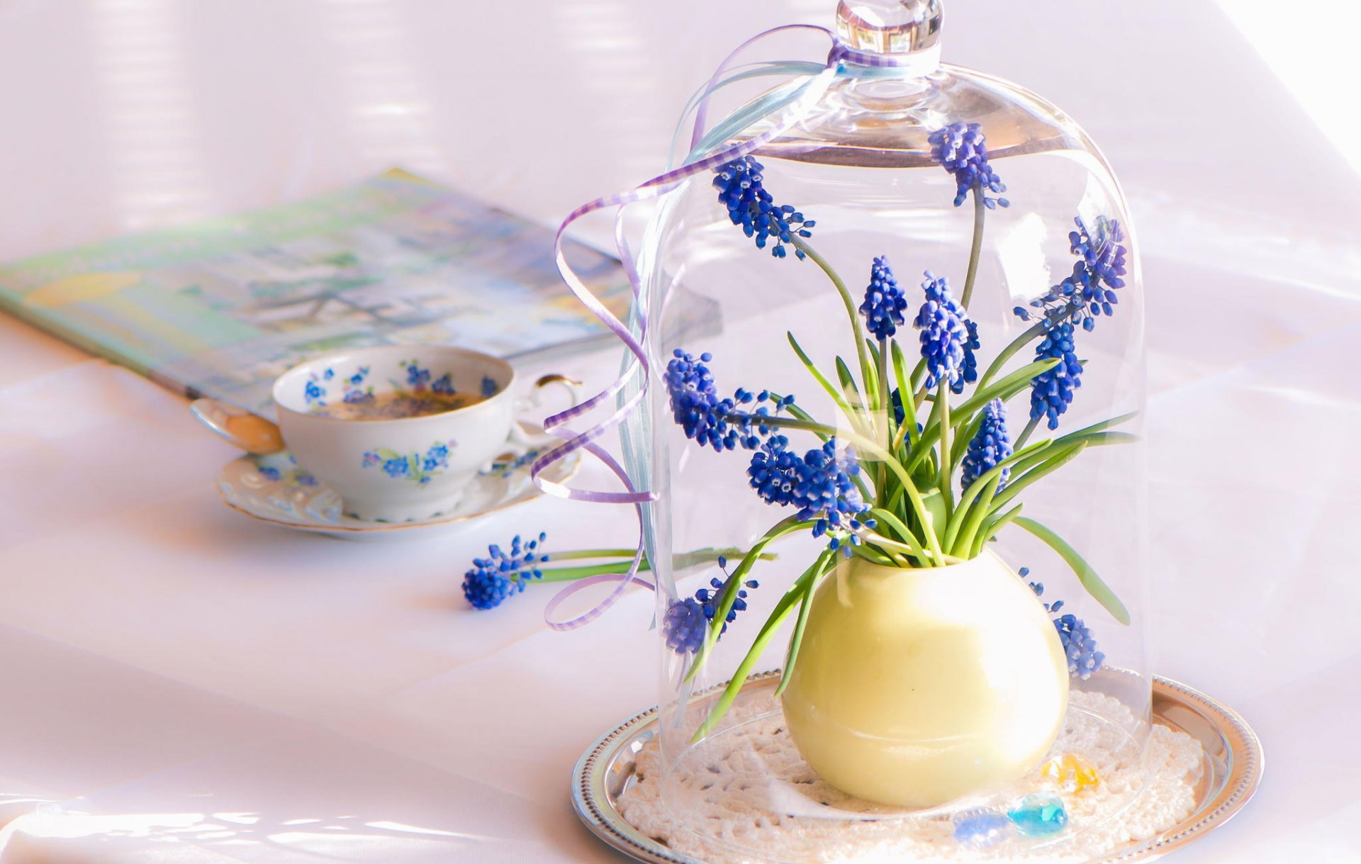 table serveur fleurs bleu tasse