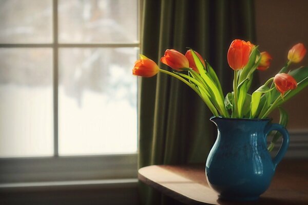 Hintergrund der Vase mit Tulpen