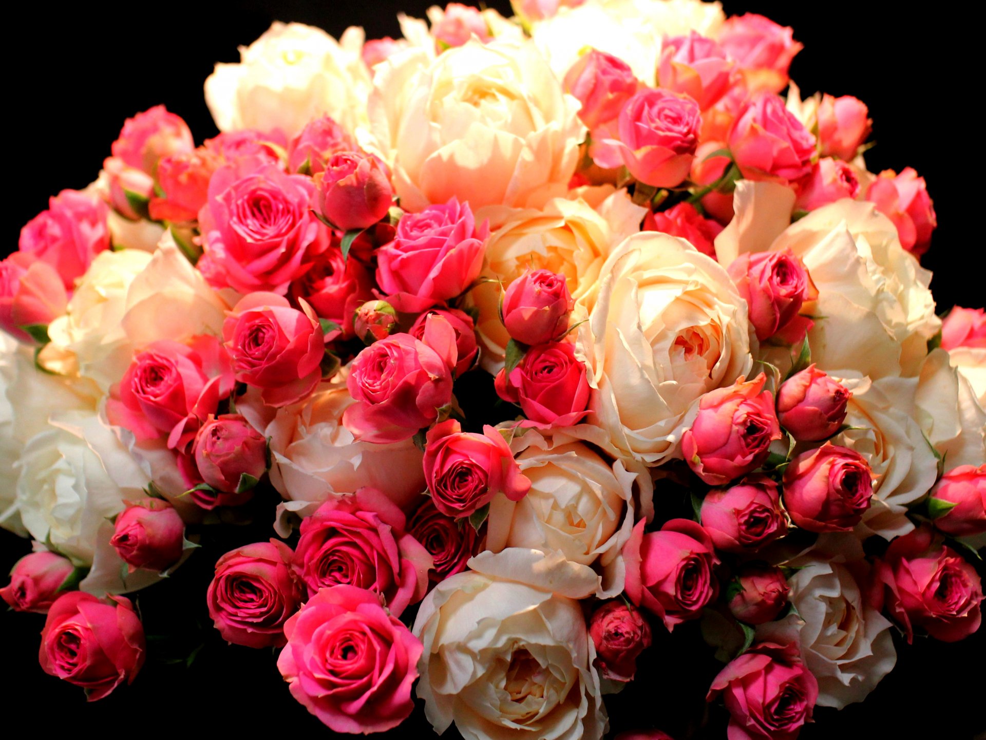 blumenstrauß rosen viele blumen foto