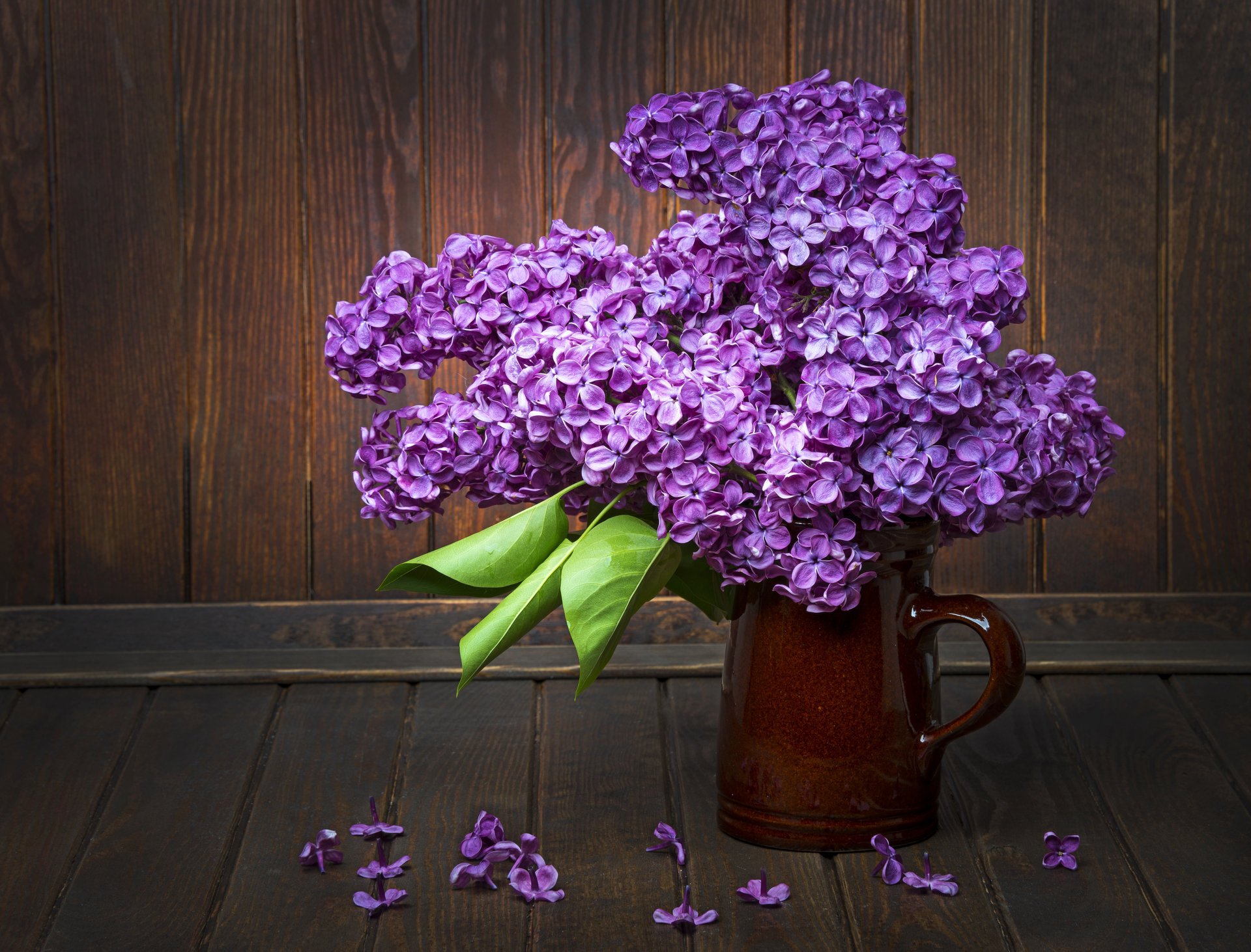 table lilas feuilles bouquet