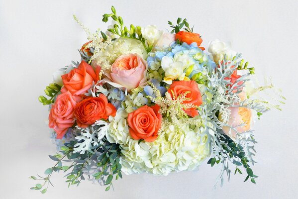 A magical bouquet of roses and hydrangeas