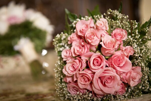 Blumenstrauß aus rosa zarten Rosen