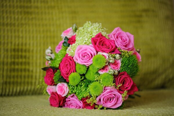 Ramo de rosas Rosadas con vegetación