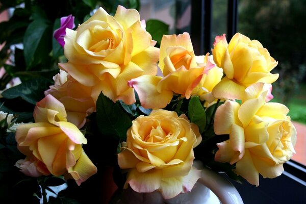 Beau bouquet de roses jaunes