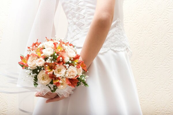 A beautiful bouquet in the hands of the bride