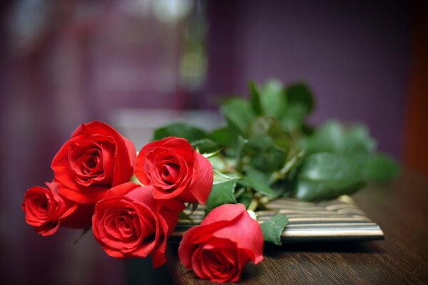 A bouquet of scarlet roses on the table