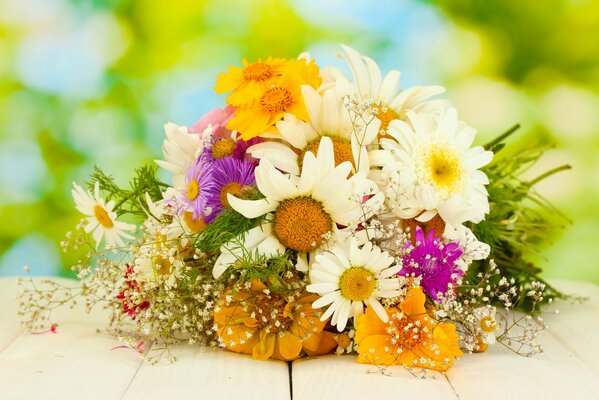 Beau bouquet de marguerites et Gerber