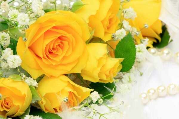 Bouquet of yellow roses with pearls