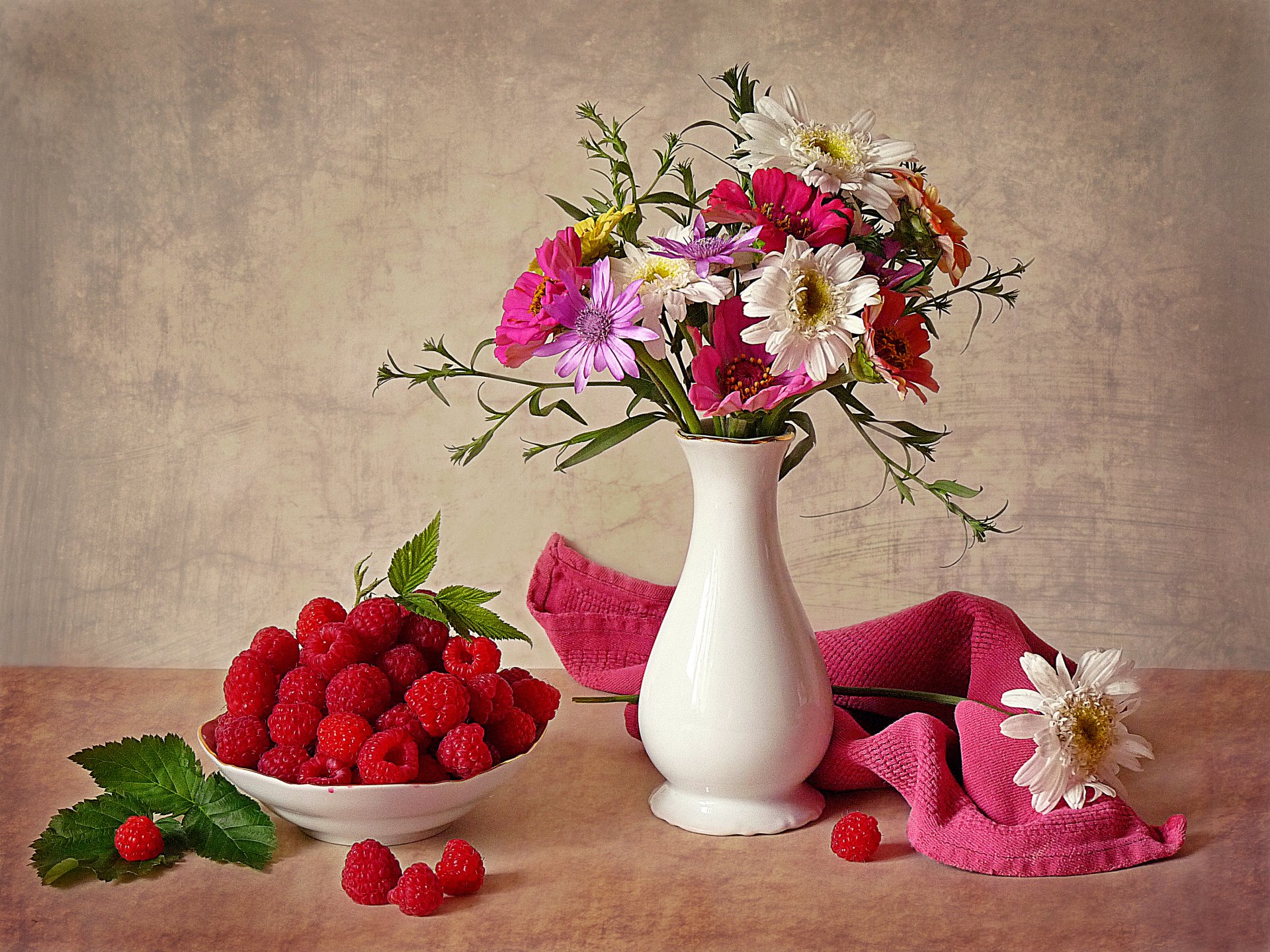 flower berries still life vase summer sun