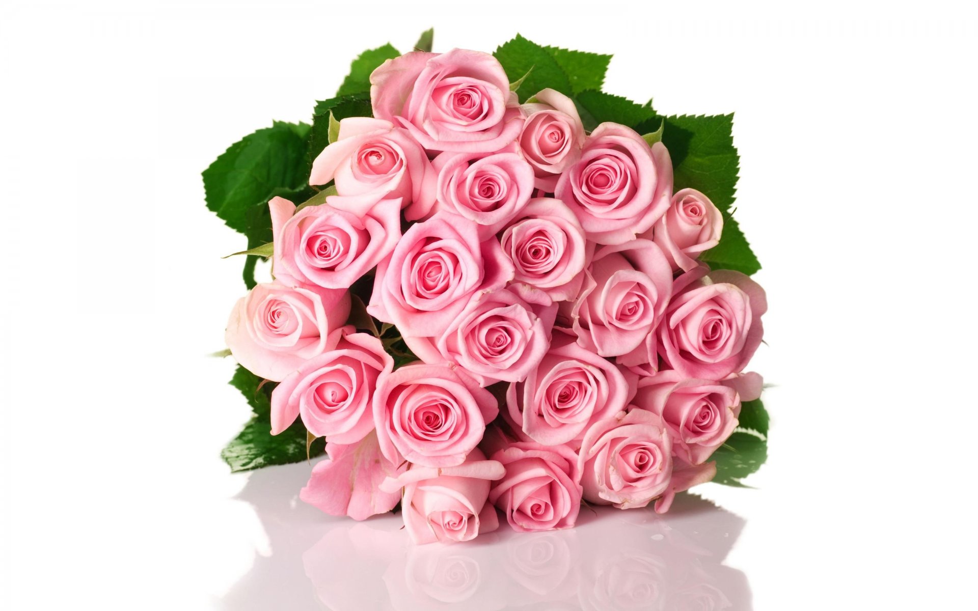 Розовые розы букет