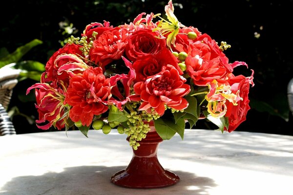 Fleurs#buuet#vase # dahlias#roses#Gloriosa#rouge