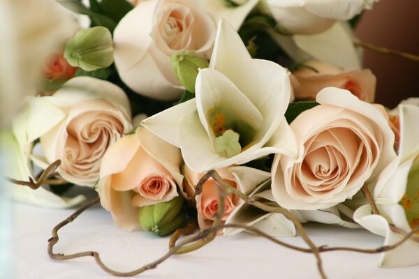 Fleurs pour le mariage. Roses romantiques