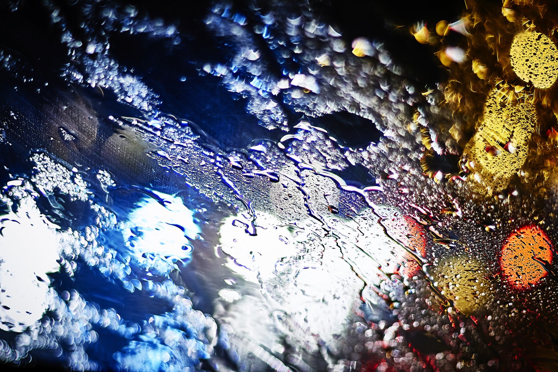 tropfen wasser glas blendung bokeh lichter licht nacht makro