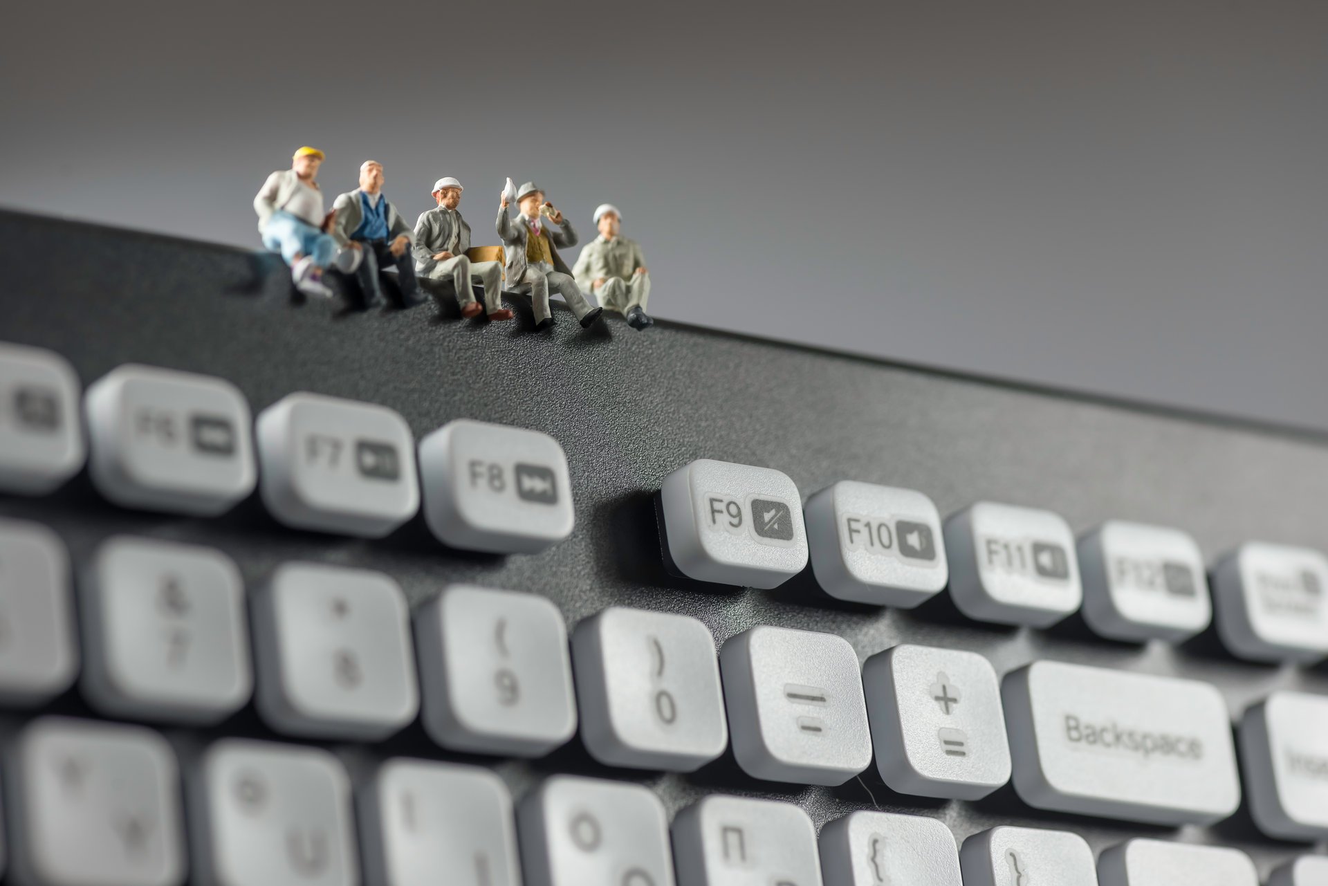 poupées travailleurs clavier