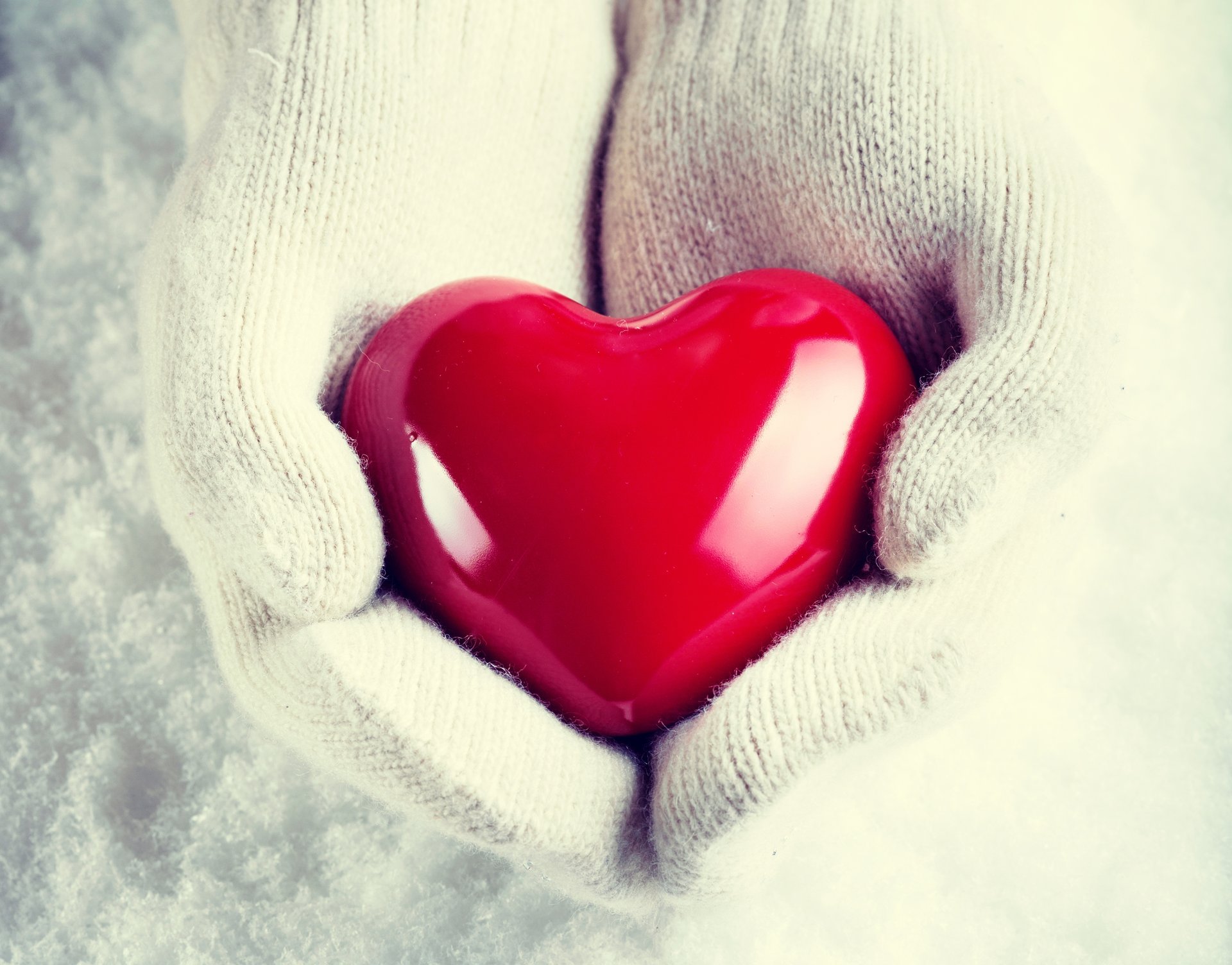 hiver neige mains mitaines coeur amour