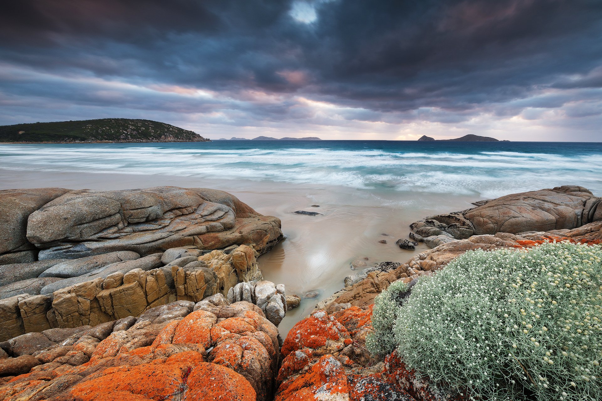 natur australien wilsons promontori whisky bay himmel wolken wolken meer ozean wasser steine chris wiewiora fotografie