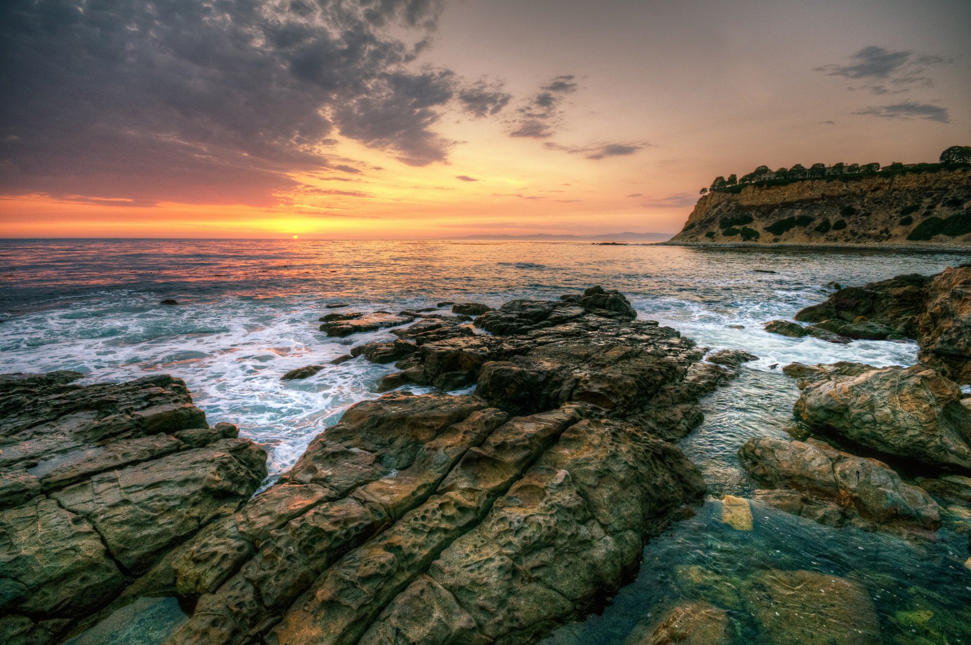 olas rocas naturaleza paisaje cielo nubes puesta de sol mar