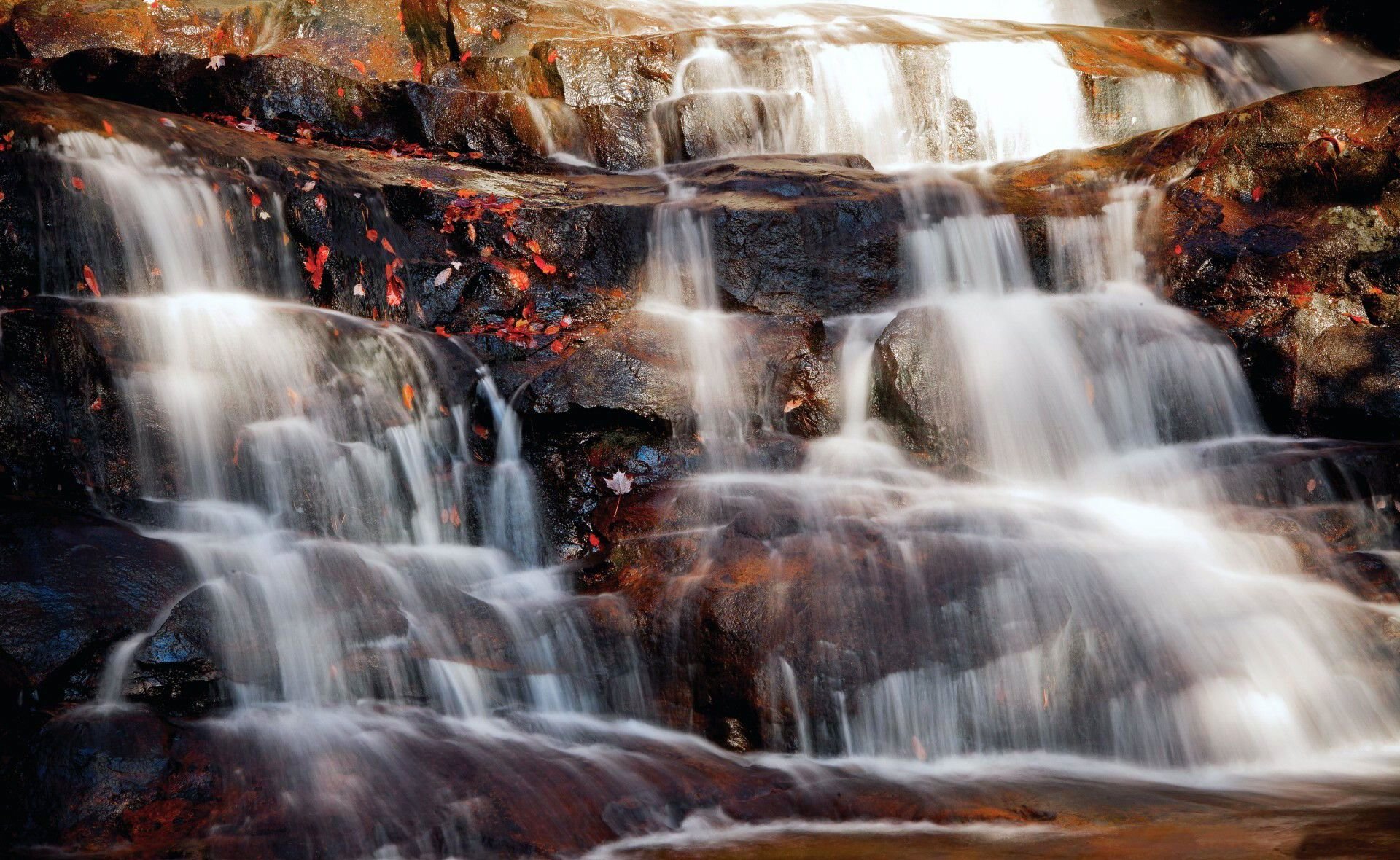 cascata pietre natura