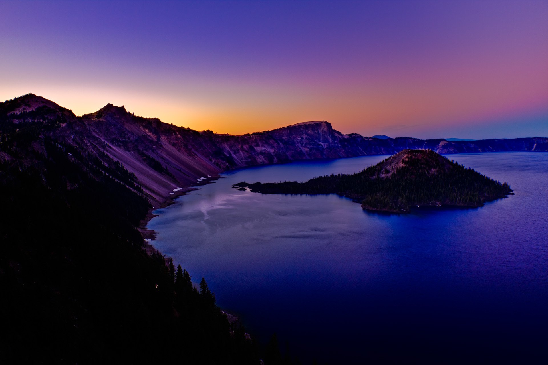 lac de cratère oregon états-unis lac île coucher de soleil montagnes