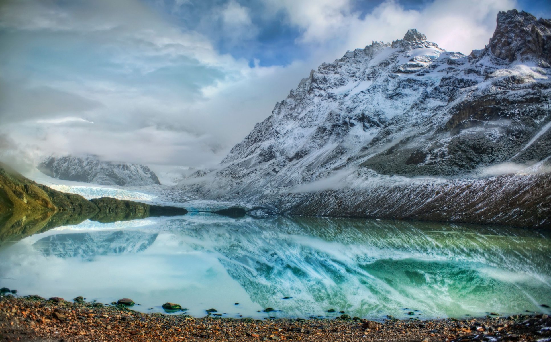 lago montagne neve