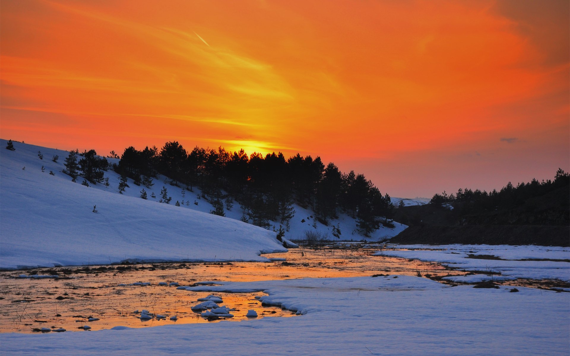 invierno nieve puesta de sol río colinas árboles frío