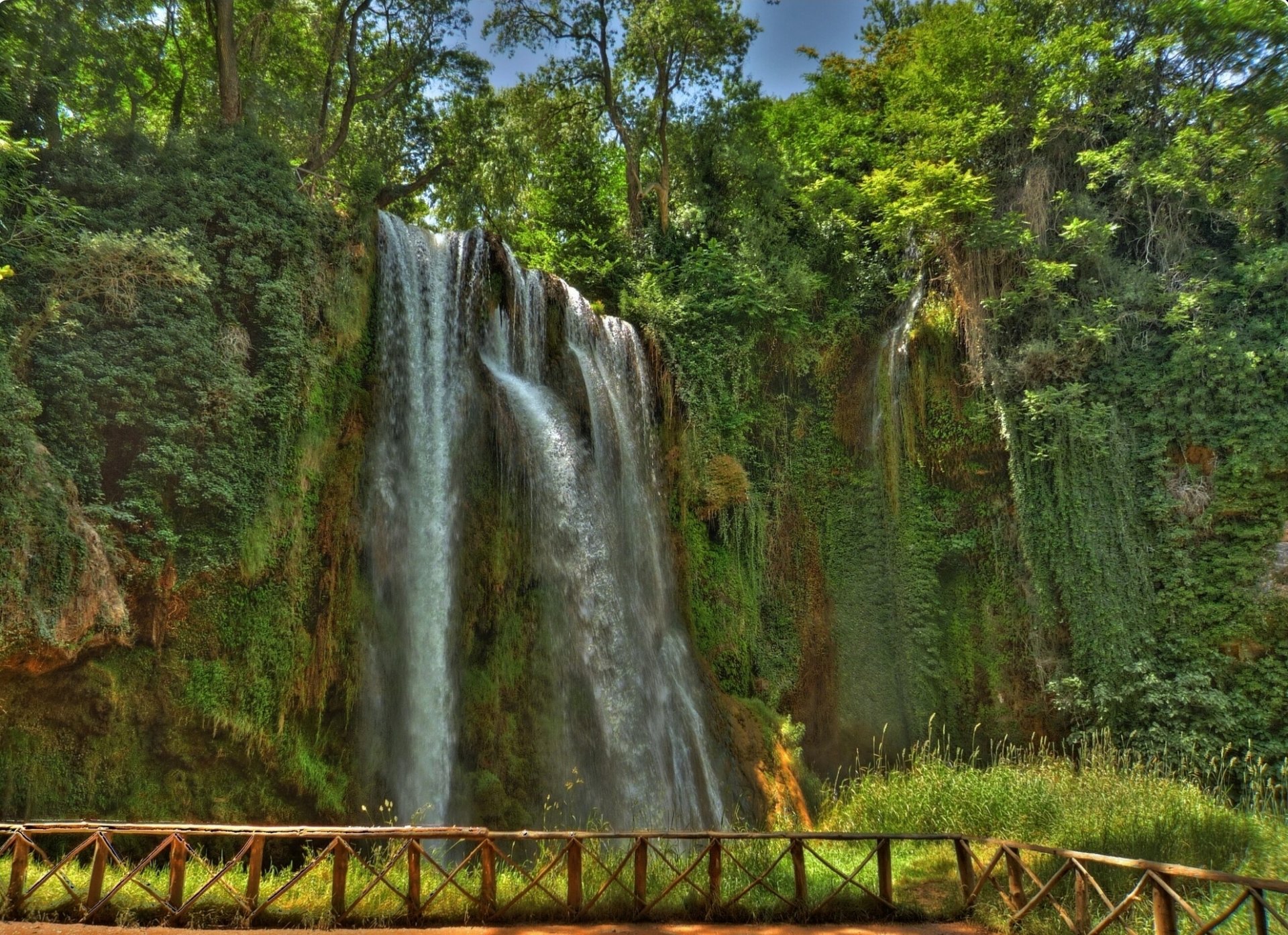 monastère de piedra parc naturel espagne parc cascade rocher falaise ruisseau arbres