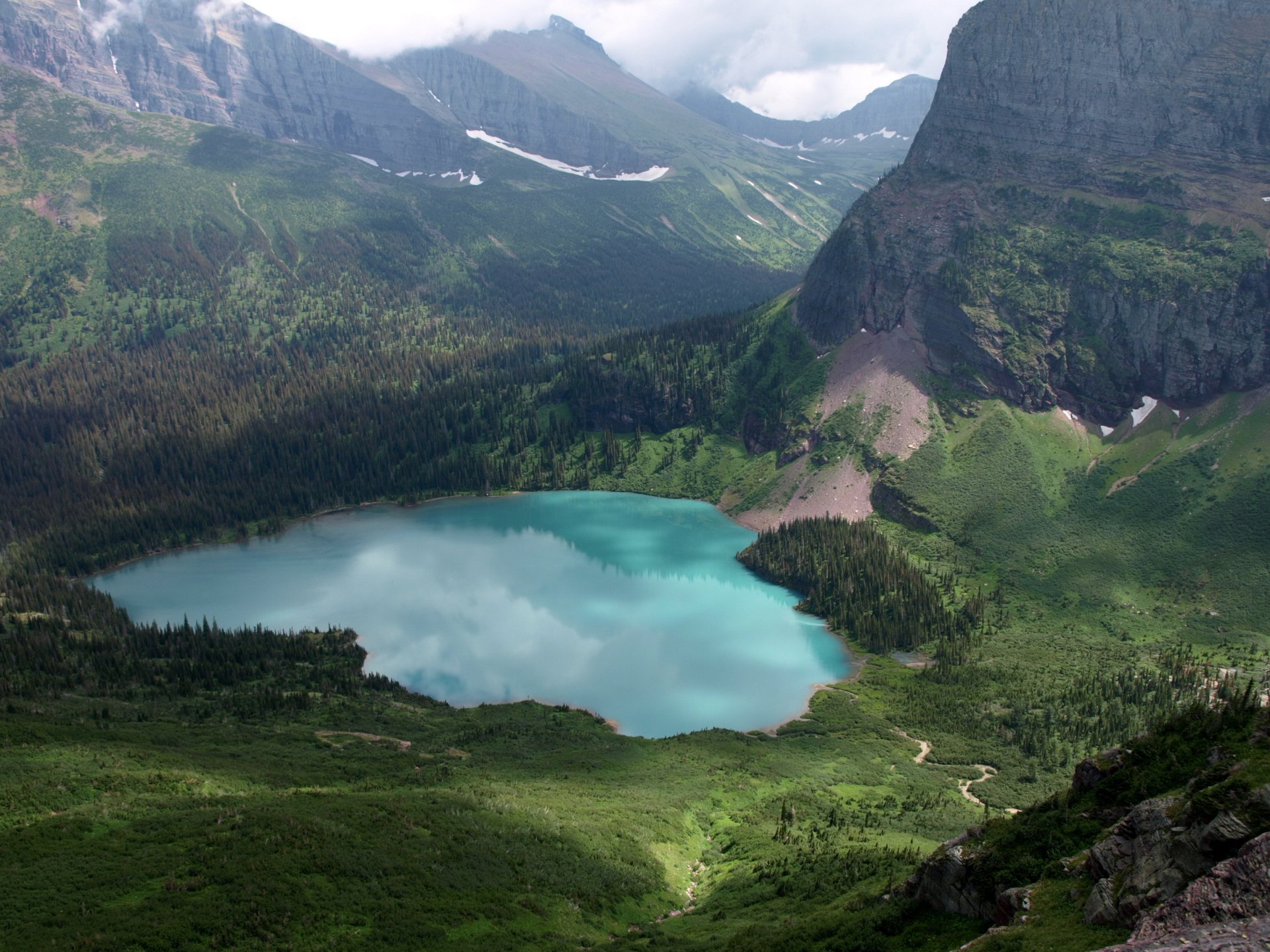 lago montagne foresta